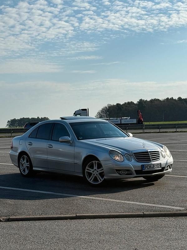 Silber Gebraucht 2007 Mercedes E280 Limousine | 5.200 € (Fairer Preis) - Bild 1/4
