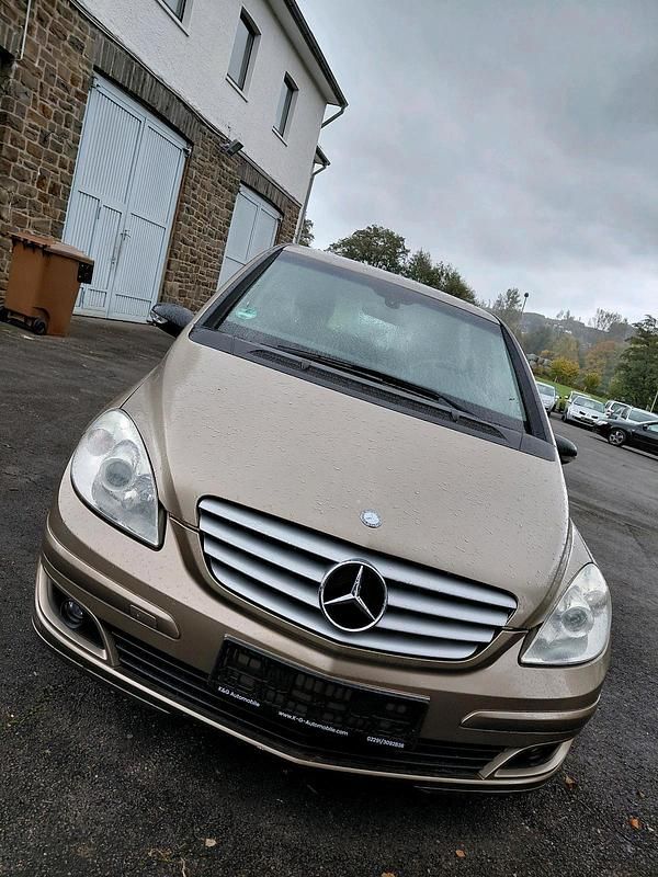 Gold Gebraucht 2008 Mercedes 200 Limousine | 3.500 € (Superpreis) - Bild 1/4