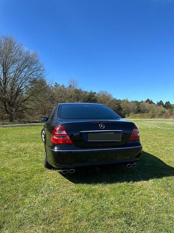 Używany Mercedes E320 Avantgarde 224 KM (164 kW) 2004 Czarny Sedan/Limuzyna