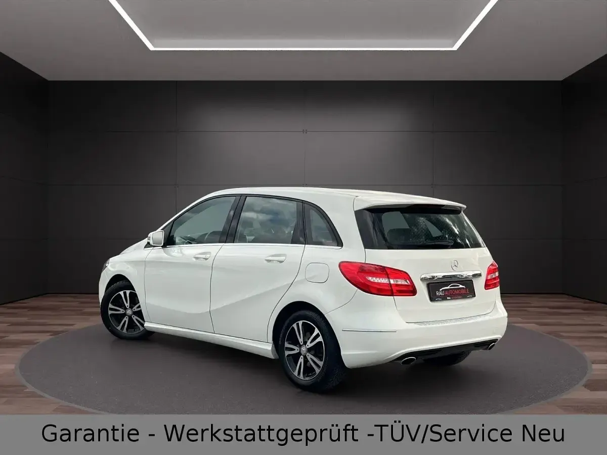 Gebraucht Mercedes B180 122 PS (89 kW) 2014 Weiß Kleinwagen