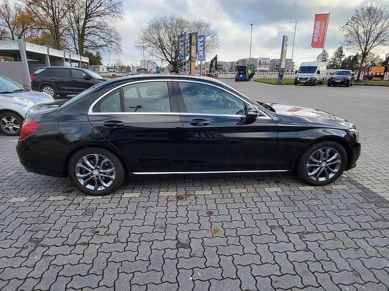 Gebraucht Mercedes C220 Avantgarde 170 PS (125 kW) 2016 Schwarz Limousine