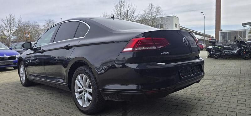 Gebraucht VW Passat Comfortline 120 PS (88 kW) 2018 Schwarz Limousine