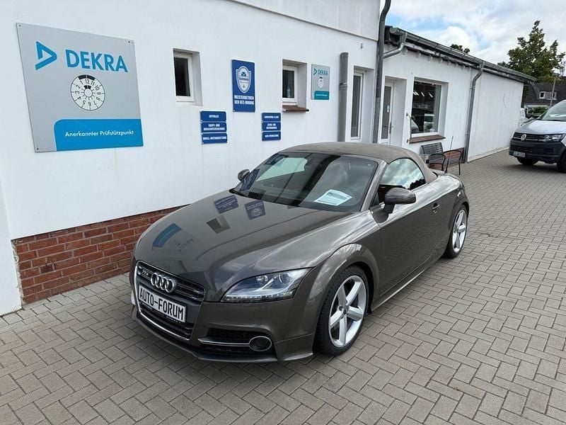 Dakotagrau metallic (metallic) Gebraucht 2012 Audi TT Roadster Sport Cabrio | 18.880 € (Fairer Preis) - Bild 1/4