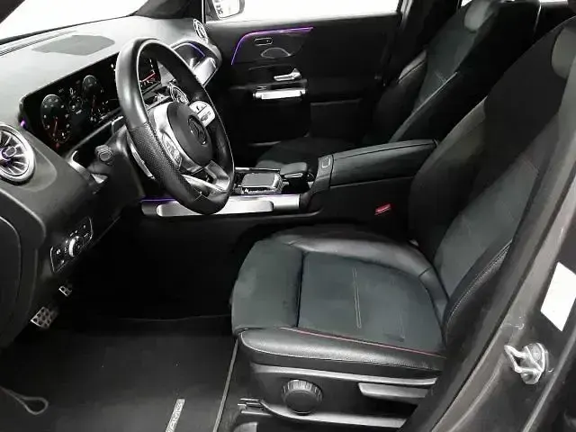 Gebraucht Mercedes GLB200 AMG line 150 PS (110 kW) 2023 Mountaingrau metallic SUV