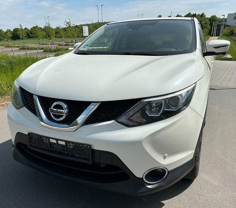 Weiß Gebraucht 2016 Nissan Qashqai N-Connecta SUV | 12.900 € (Fairer Preis) - Bild 1/4