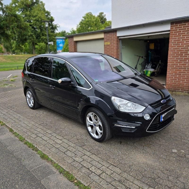 Schwarz Gebraucht 2013 Ford S-MAX S Van / Kleinbus | 8.990 € (Fairer Preis) - Bild 1/4