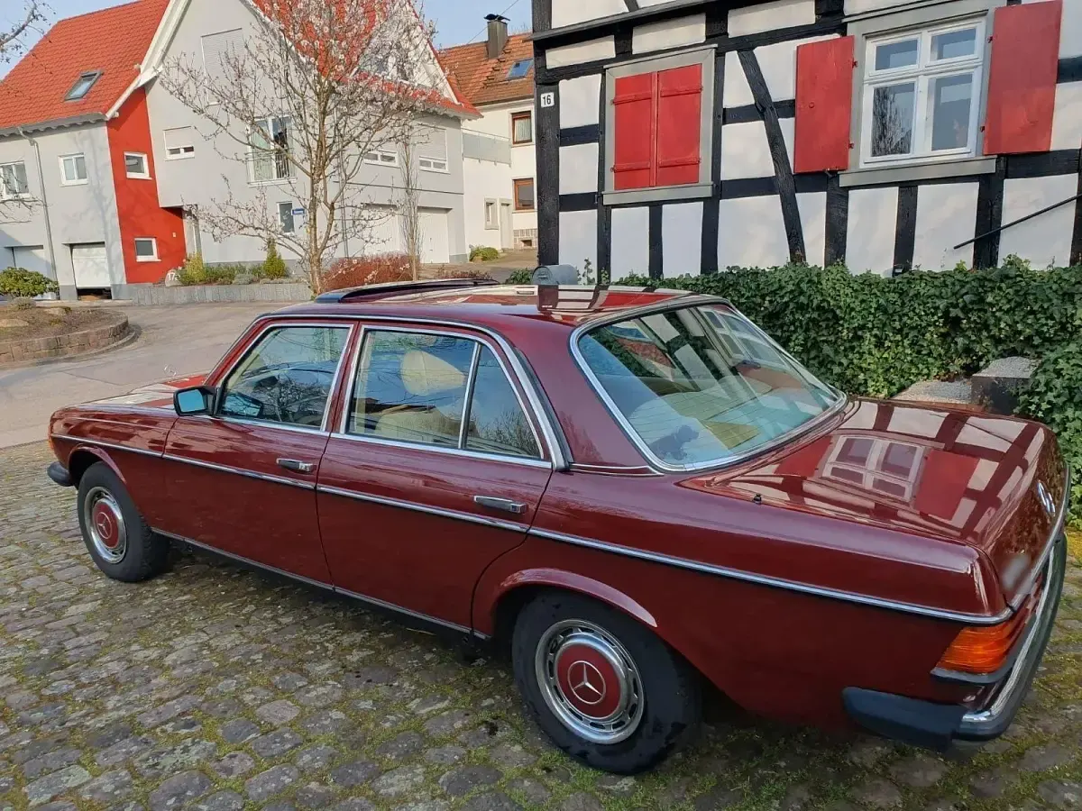 Gebraucht Mercedes E230 136 PS (100 kW) 1984 Rot Limousine