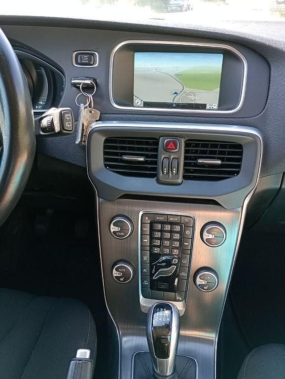 Gebraucht Volvo V40 Linje You! 122 PS (89 kW) 2015 Schwarz Kombi