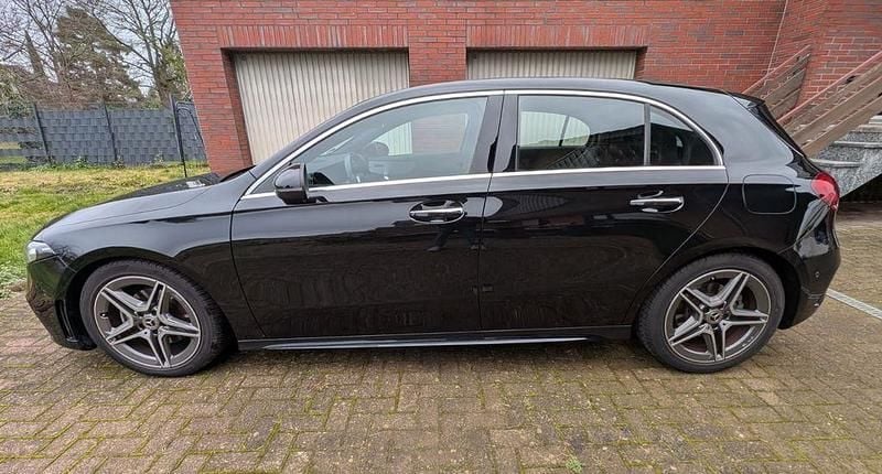 Gebraucht Mercedes A200 AMG line 163 PS (119 kW) 2019 Schwarz Limousine