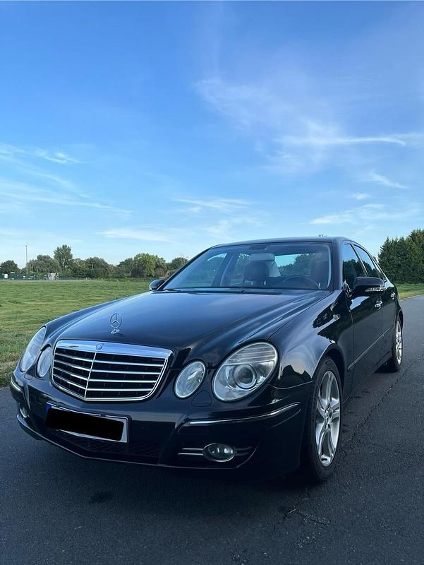 Schwarz Gebraucht 2006 Mercedes E200 Avantgarde Limousine | 8.100 € (Teuer) - Bild 1/4