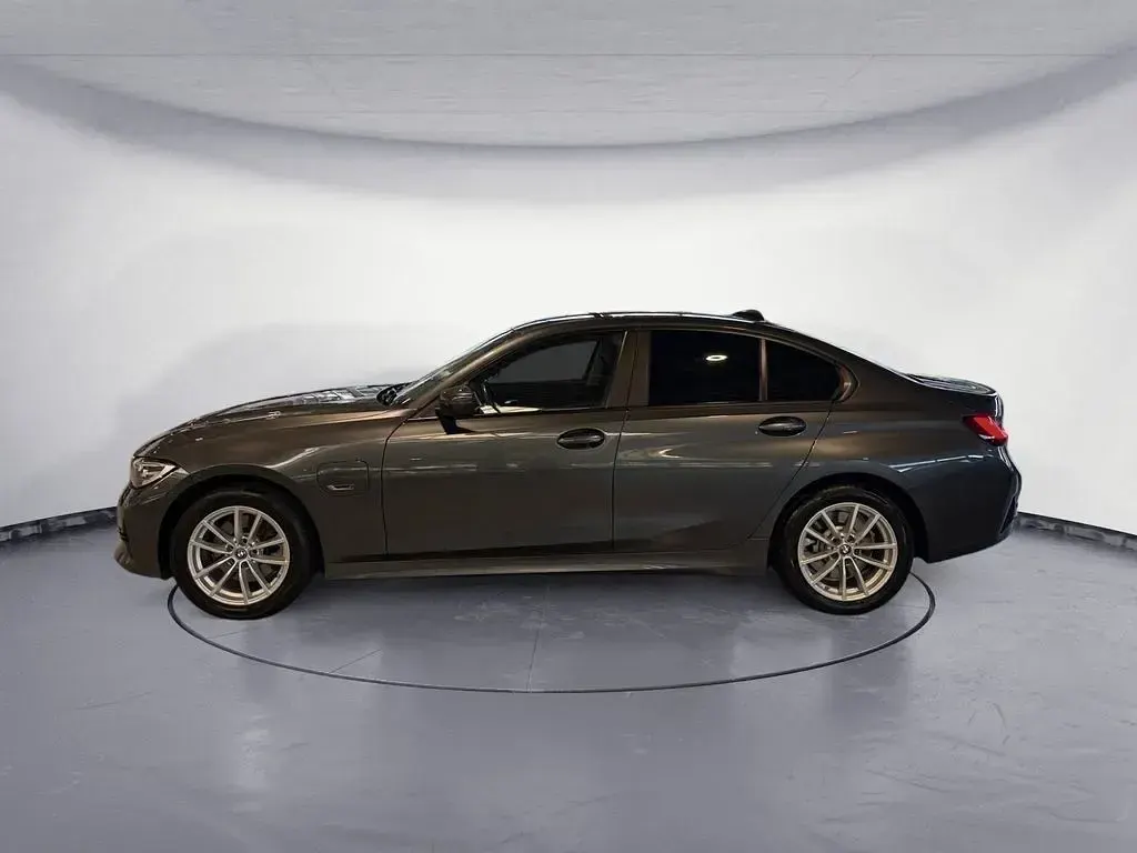 Gebraucht BMW 320 Advantage 163 PS (119 kW) 2022 Grau Limousine