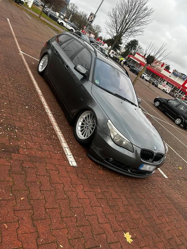 Gebraucht BMW 550 367 PS (269 kW) 2005 Grau Kombi