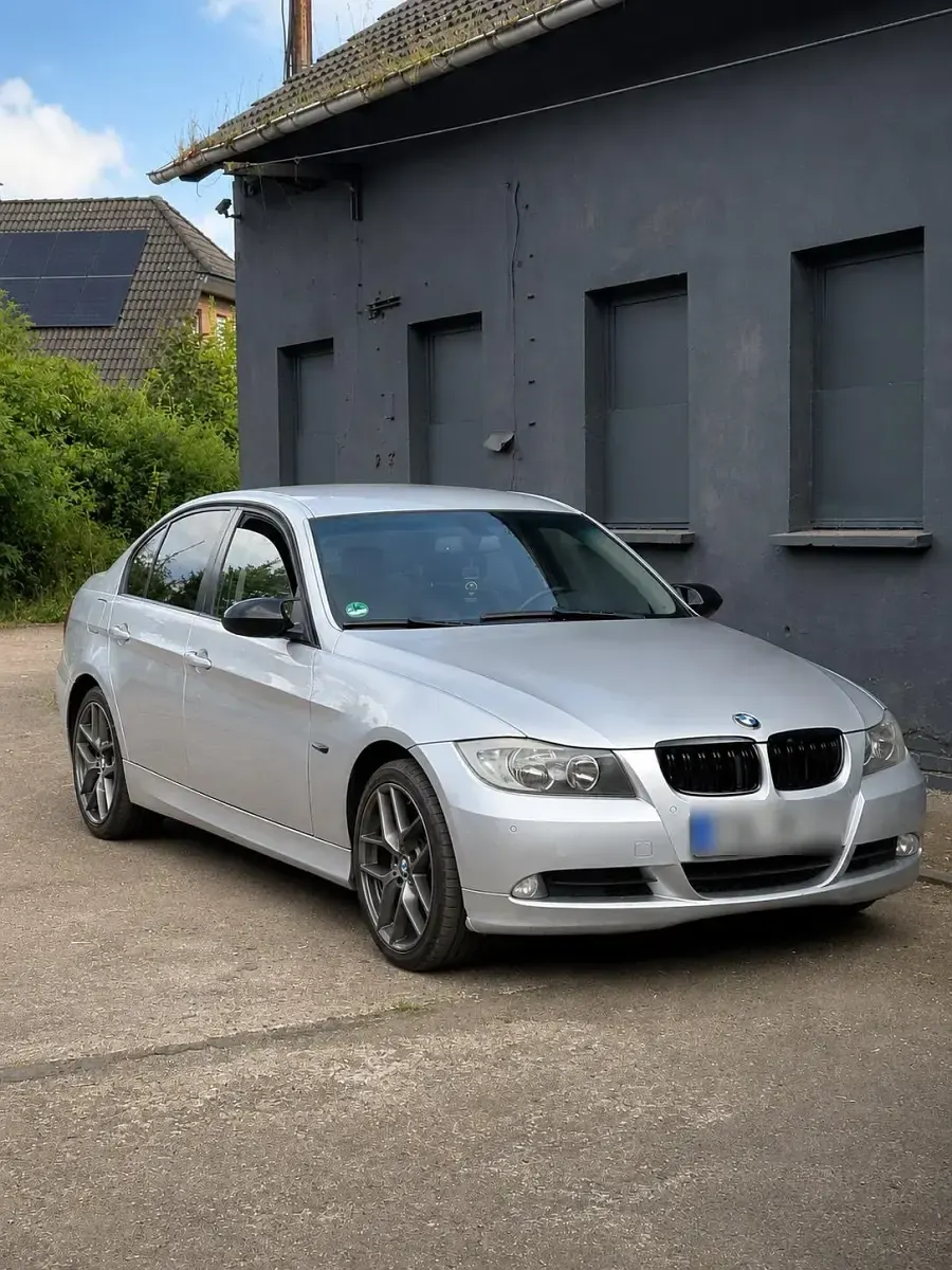 Gebraucht BMW 320 150 PS (110 kW) 2005 Silber Limousine