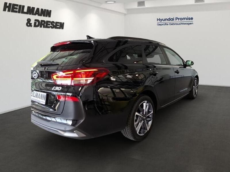 Gebraucht Hyundai i30 Advantage 101 PS (74 kW) 2025 Abyss black Kombi