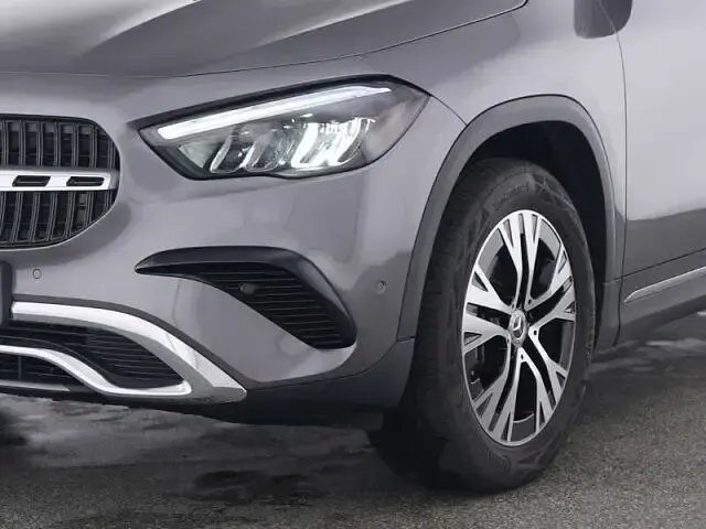 Gebraucht Mercedes GLA180 Advanced 136 PS (100 kW) 2025 Lack mountaingrau SUV