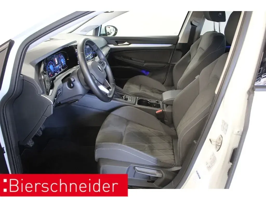 Gebraucht VW Golf VIII Life 131 PS (96 kW) 2023 Weiss Limousine
