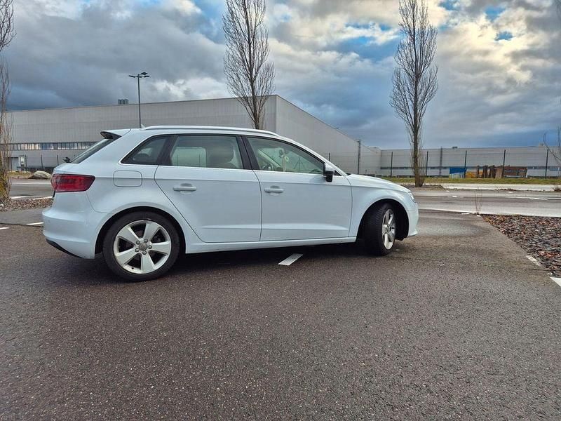Gebraucht Audi A3 Ambition 125 PS (91 kW) 2014 Weiß Limousine