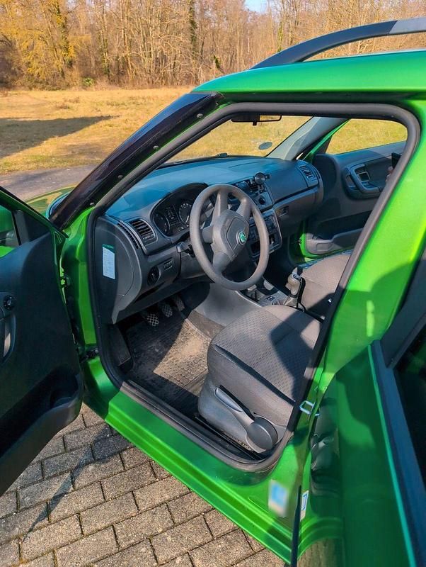 Gebraucht Skoda Fabia Active 69 PS (50 kW) 2012 Grün Kleinwagen