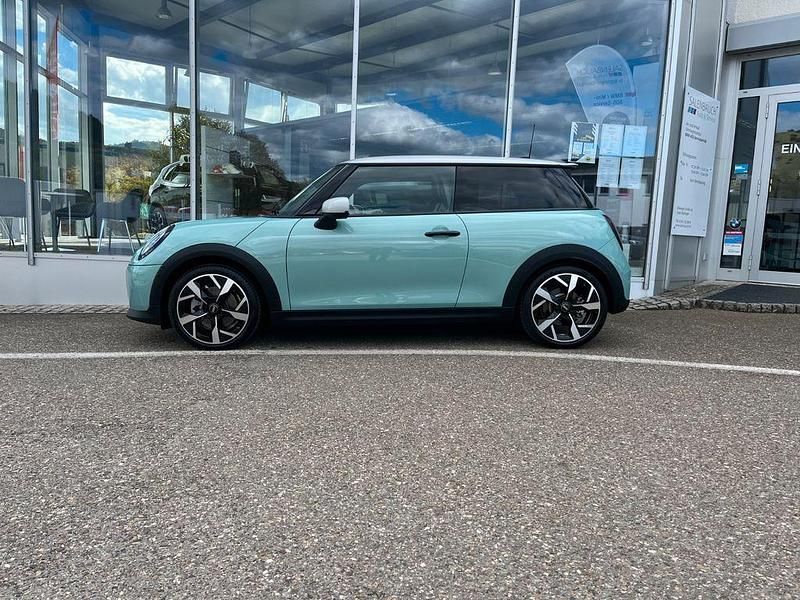 Używany Mini Cooper S Classic 204 KM (150 kW) 2025 Zielony Hatchback
