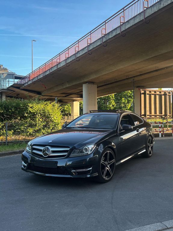 Grau Gebraucht 2011 Mercedes C250 AMG Coupé | 14.000 € (Etwas zu teuer) - Bild 1/4