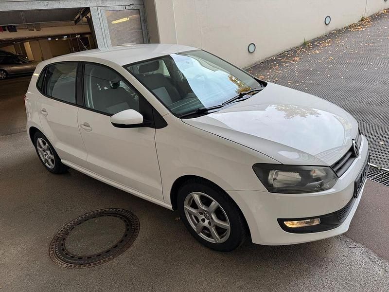 Weiß Gebraucht 2012 VW Polo Trendline Kleinwagen | 4.890 € (Fairer Preis) - Bild 1/4