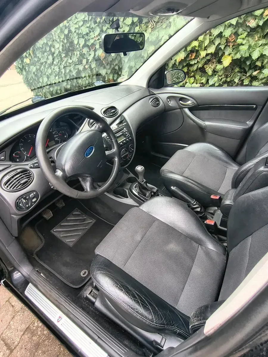 Gebraucht Ford Focus 101 PS (74 kW) 2003 Schwarz Limousine