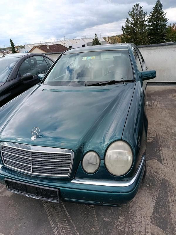 Gebraucht Mercedes E200 136 PS (100 kW) 1998 Grün Limousine