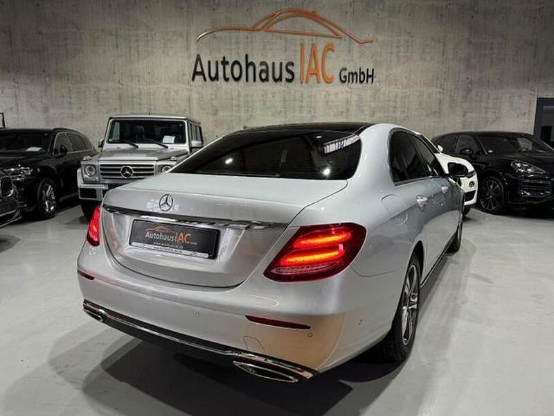Gebraucht Mercedes E220 194 PS (142 kW) 2018 Iridiumsilber  metalliclack Limousine