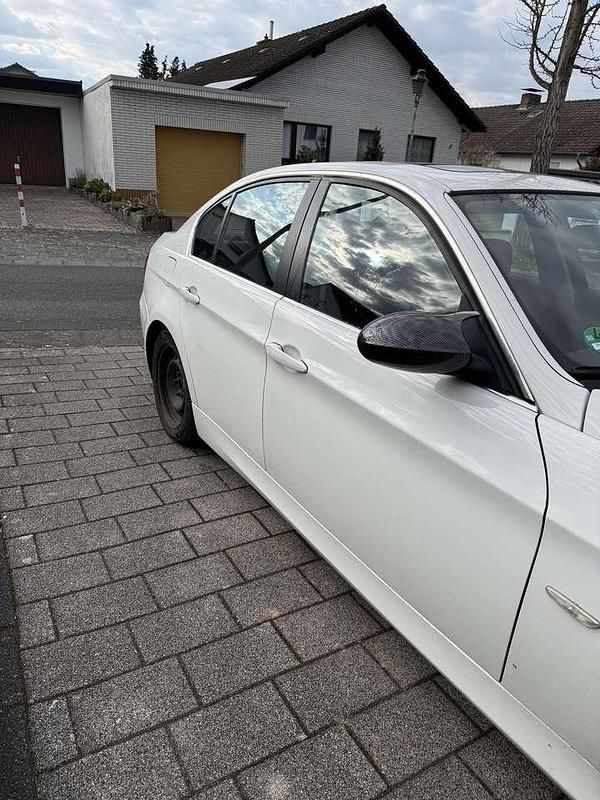 Gebraucht BMW 325 218 PS (160 kW) 2008 Weiß Limousine