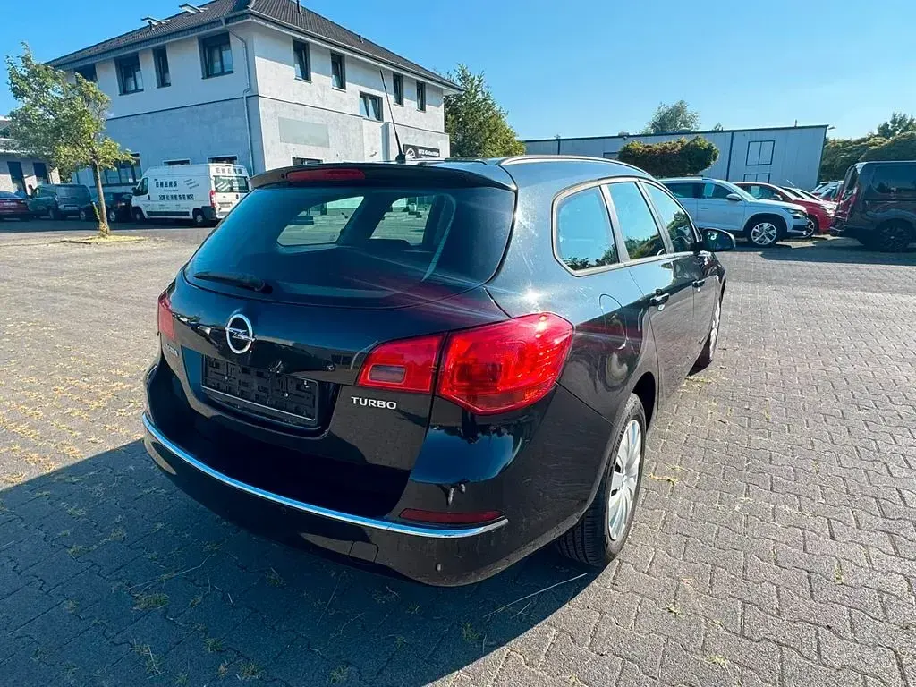 Gebraucht Opel Astra Edition 140 PS (102 kW) 2013 Schwarz Kombi