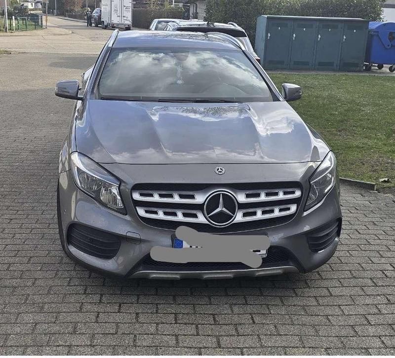 Gebraucht Mercedes GLA220 175 PS (128 kW) 2019 Grau SUV