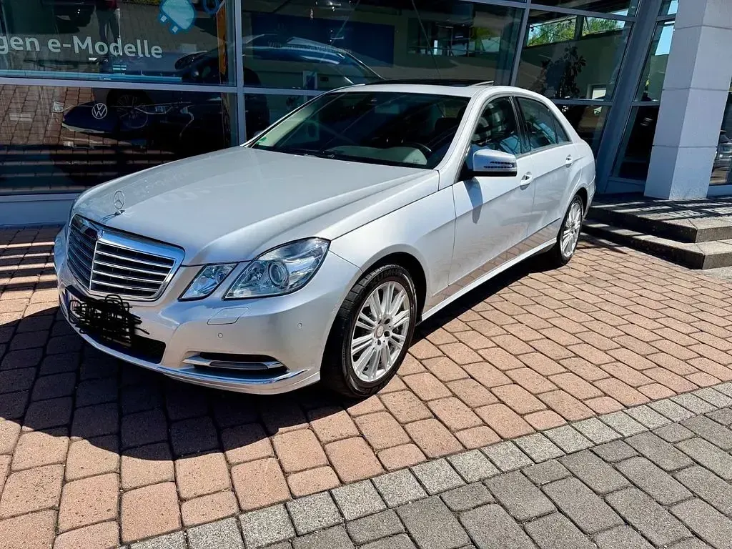 Gebraucht Mercedes E200 Elegance 184 PS (135 kW) 2012 Silber Limousine