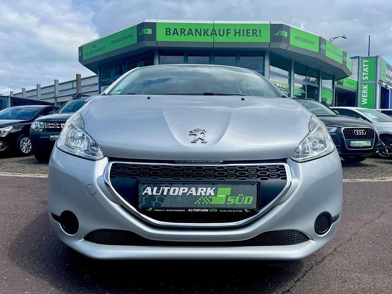 Grau Gebraucht 2014 Peugeot 208 Active Kleinwagen | 5.390 € (Guter Preis) - Bild 1/4