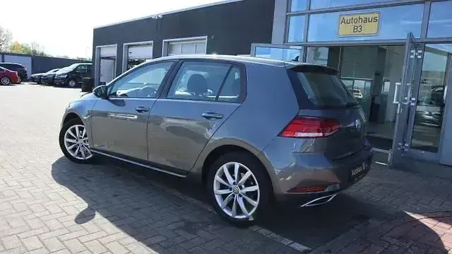 Gebraucht VW Golf VII Highline 150 PS (110 kW) 2019 Grau Limousine