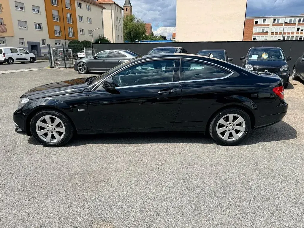 Gebraucht Mercedes C180 156 PS (114 kW) 2011 Schwarz Coupé