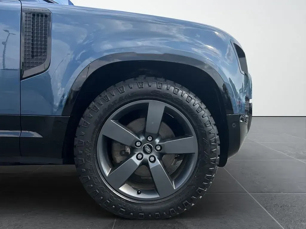 Gebraucht Land Rover Defender SE Dynamic 249 PS (183 kW) 2022 Blau SUV