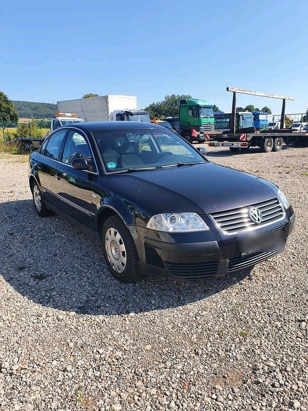 Schwarz Gebraucht 2002 VW Passat Limousine | 1.190 € (Guter Preis) - Bild 1/4