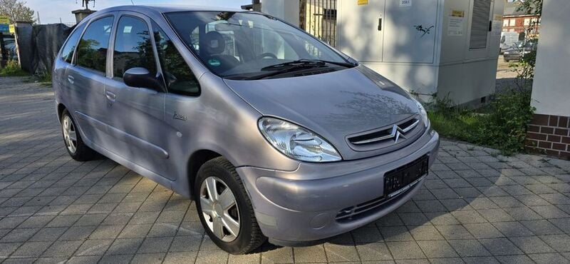 Grau Gebraucht 2004 Citroën Xsara Picasso Van / Kleinbus | 1.490 € (Guter Preis) - Bild 1/4