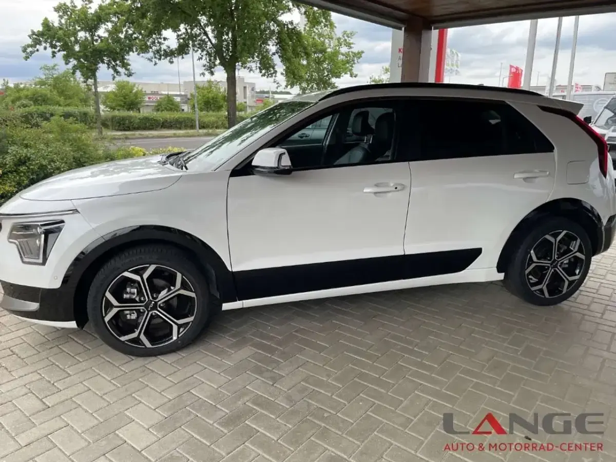 Neu Kia Niro Spirit 138 PS (101 kW) 2025 Weiß SUV