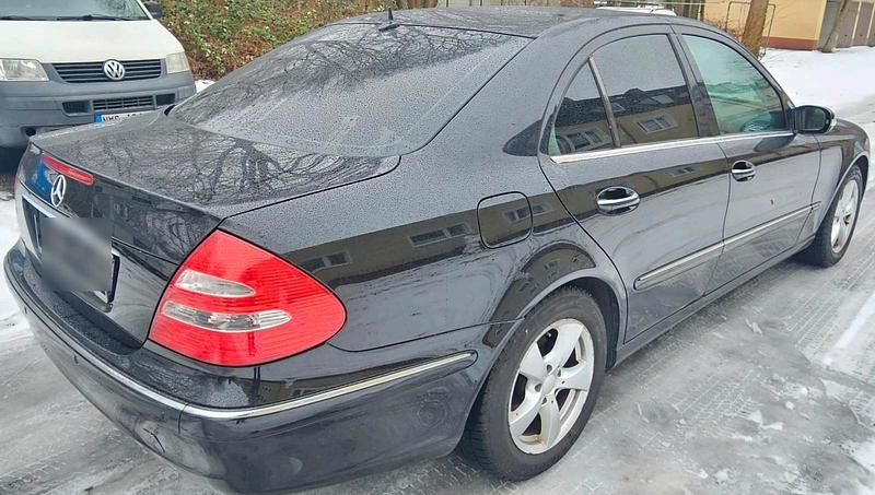 Gebraucht Mercedes E220 2005 Schwarz Limousine