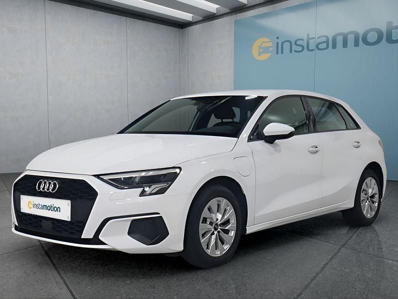 Weiß Gebraucht 2023 Audi A3 e-tron Kleinwagen | 25.649 € (Guter Preis) - Bild 1/4