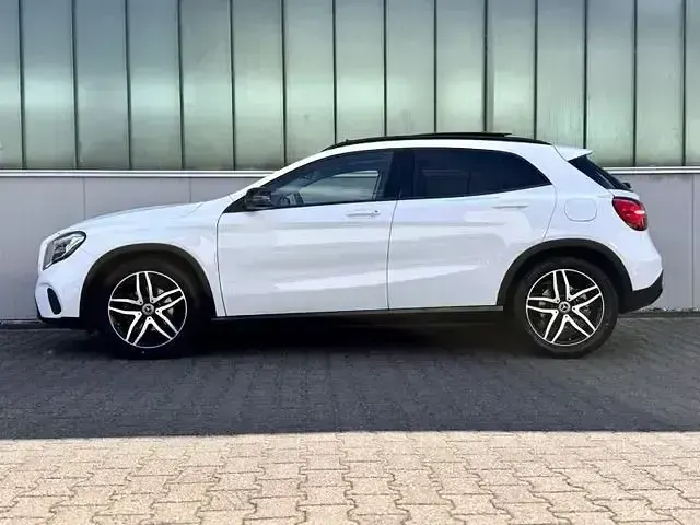 Gebraucht Mercedes GLA180 Urban 122 PS (89 kW) 2019 Weiß SUV