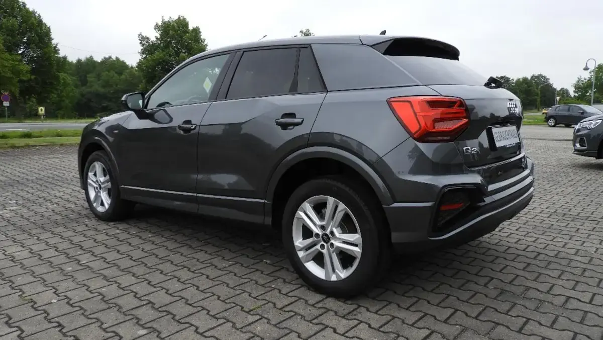 Gebraucht Audi Q2 S-Line 150 PS (110 kW) 2023 Daytonagrau perleffekt SUV