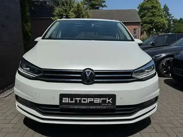 Gebraucht VW Touran Business 150 PS (110 kW) 2024 Weiß Van / Kleinbus