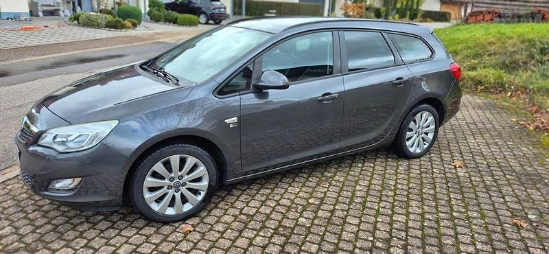 Gebraucht Opel Astra 140 PS (102 kW) 2012 Grau Kombi