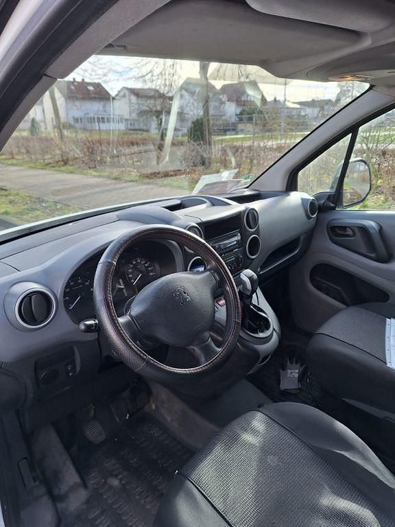 Gebraucht Peugeot Partner 75 PS (55 kW) 2009 Weiß Van / Kleinbus