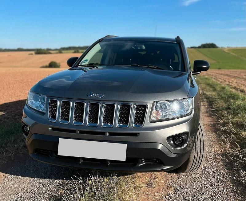 Grau Gebraucht 2013 Jeep Compass SUV | 7.699 € (Fairer Preis) - Bild 1/4