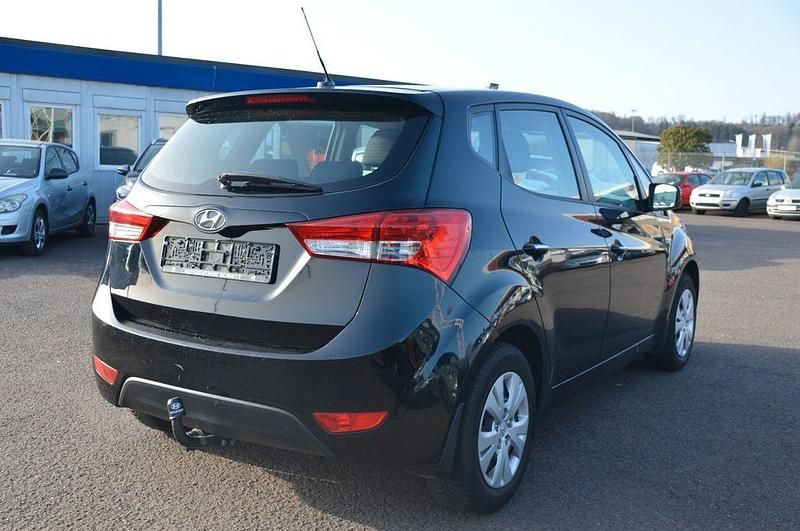 Gebraucht Hyundai ix20 Classic 90 PS (66 kW) 2013 Phantom black / mic Kleinwagen