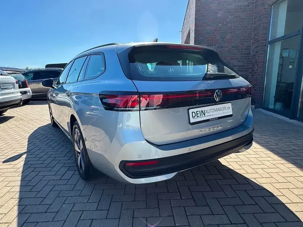 Gebraucht VW Passat 150 PS (110 kW) 2024 Dolomit silber Kombi
