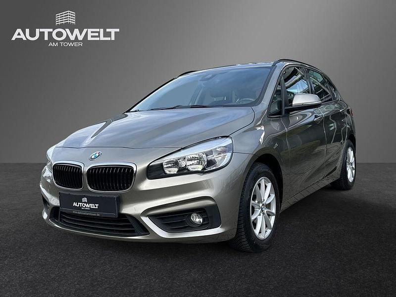 Gebraucht BMW 218 Active Tourer Basis 150 PS (110 kW) 2015 Silber Van / Kleinbus